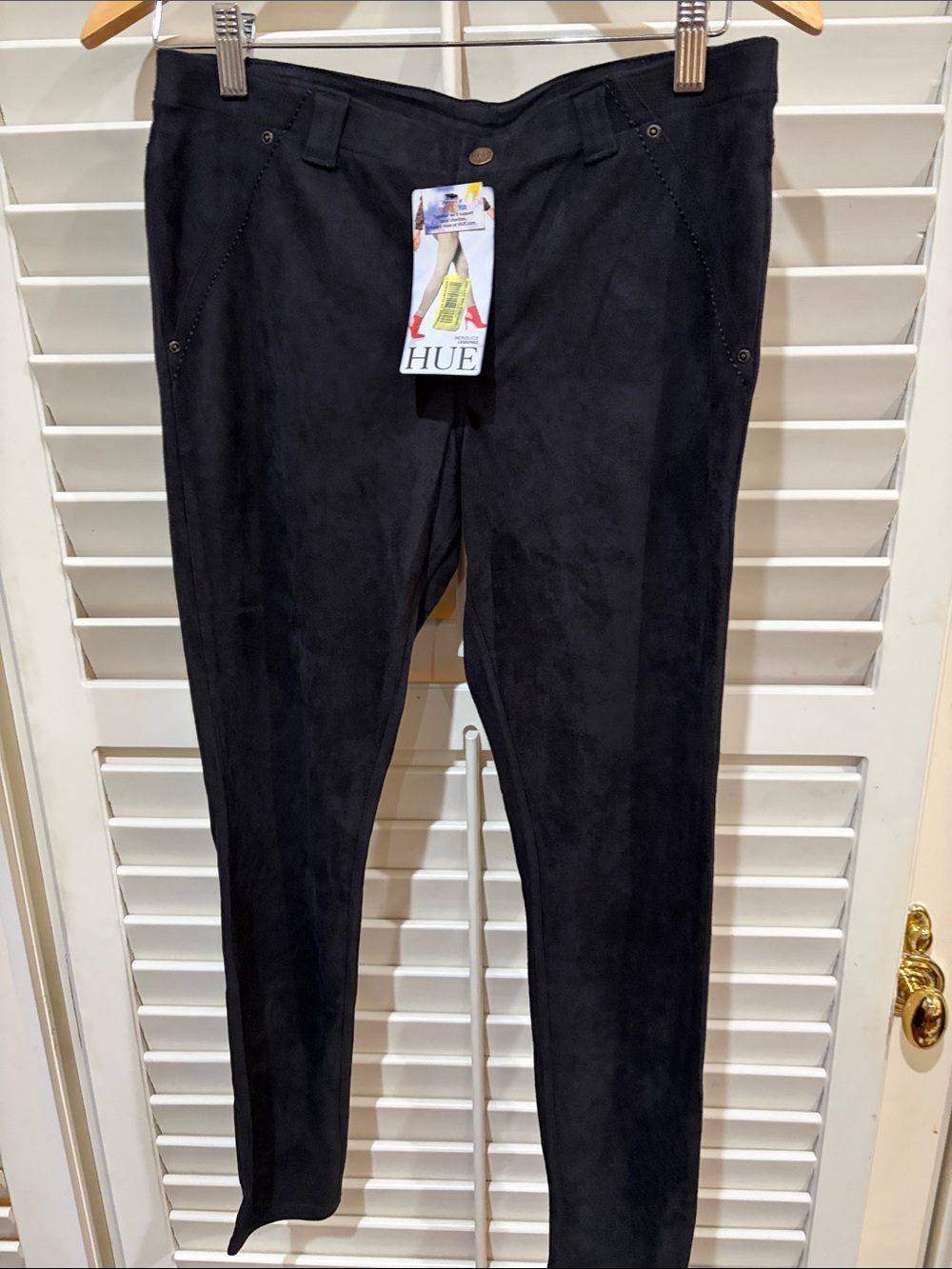HUE Women’s Black Slim Faux Suede Tapered Pants. Size Medium NWT